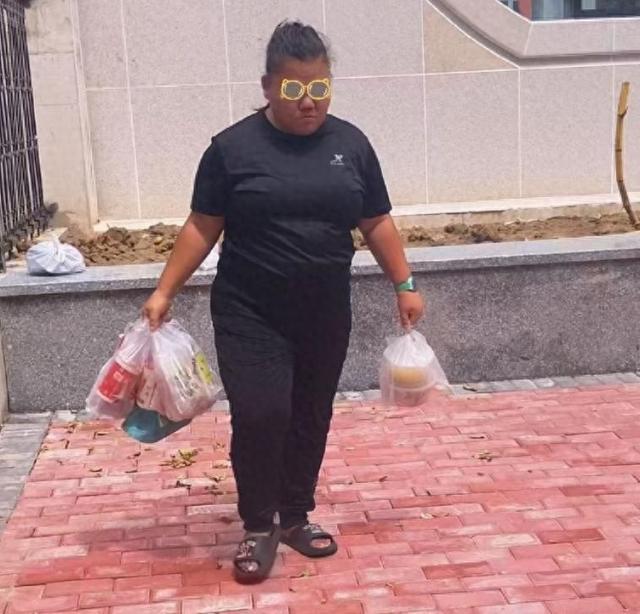 高校偷外卖女火了！正脸照曝光，满脸横肉太嚣张，更多受害者发声