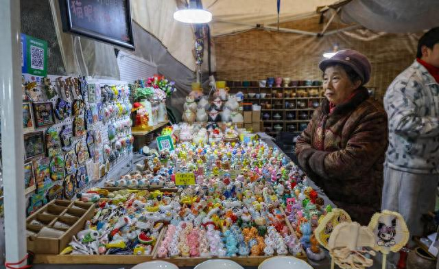 天宁寺古玩市场，春日淘宝，在老物件里寻春迹