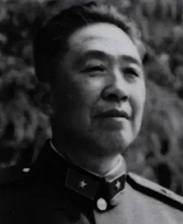 1976年，北京卫戍区副司令员邱巍高接到吴忠电话：你马上去中南海