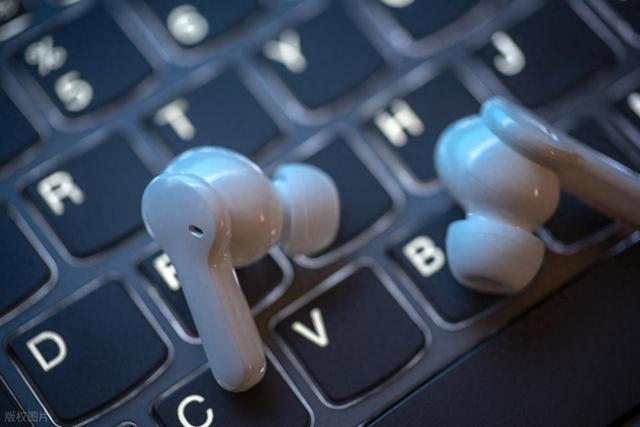 蓝牙耳机怎么弄配对模式（蓝牙耳机新手全攻略）