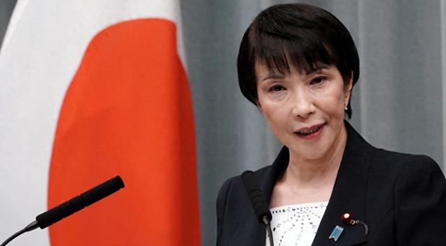 琉球群岛遭围，高市早苗终于说了句实话：日本经济遭严重冲击！关键时刻中方公开辽宁舰录音，戳破日本谎言
