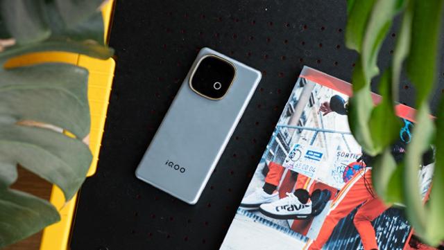iQOO Z10 Turbo+ 体验：旗舰双芯+大大大电池