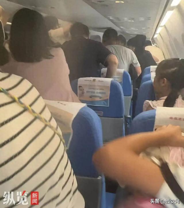大连飞南京航班，充电宝在客舱燃起来了，幸好飞机还没有起飞！