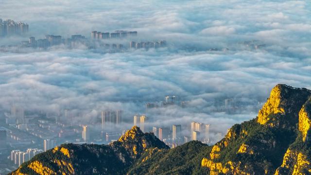 泰山云海之上的天地交响