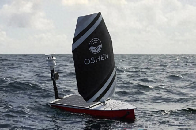 英国海军正测试一支无人机舰队，用于在海上巡逻以搜寻俄罗斯潜艇