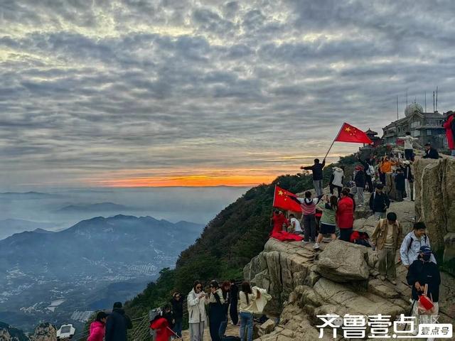 朝晖岱顶，国泰民安