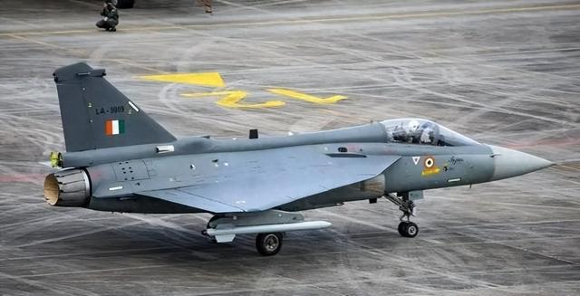 攻不了守不住，中国空军在西藏上空，被印度空军足足欺负了40年？