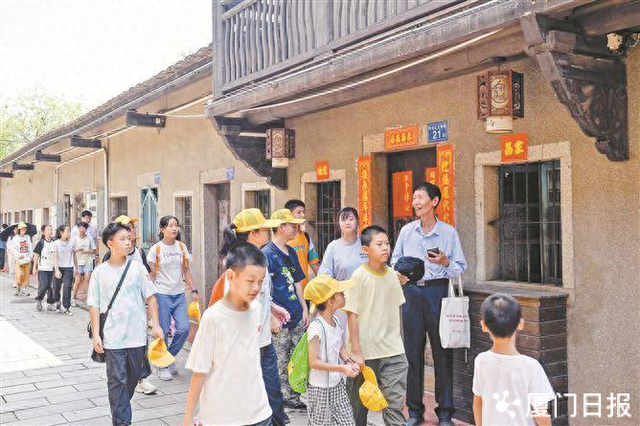厦门申报国家历史文化名城“CityWalk”斗阵行，走进海沧沧江古镇