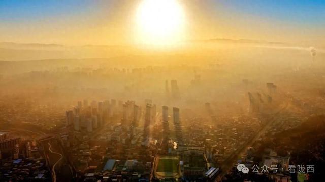 陇西：金曦漫笼仁寿山