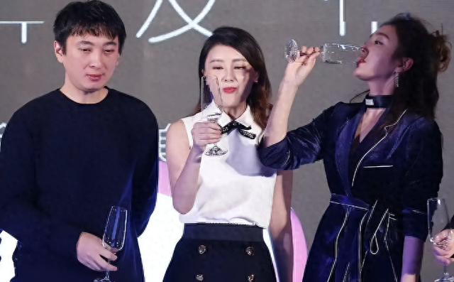 陪睡陪玩只是冰山一角,万达蒸发800亿后，官媒曝光王思聪真实现状