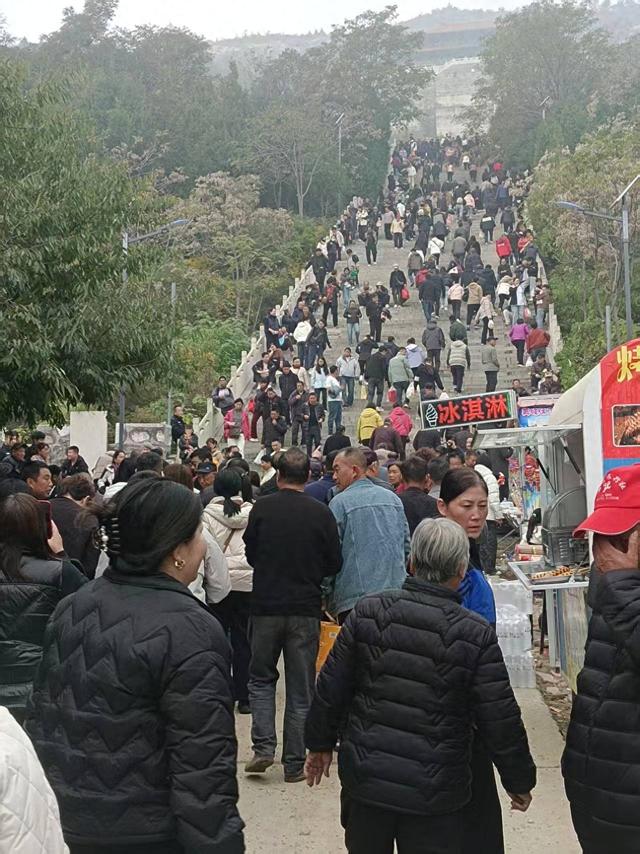 【羊平镇登山盛景】重阳登高祈福 情暖曲阳黄山