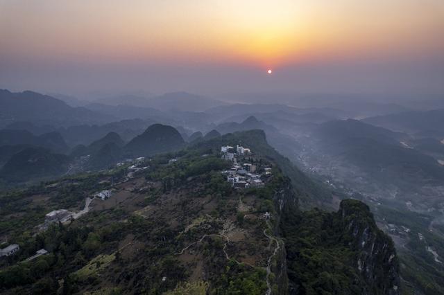 贵州兴义：云端探景 捕捉云海日出