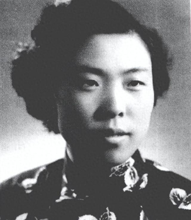 她被派往西藏任妇联副主任，被女奴隶问：为何不留在内地吃白面
