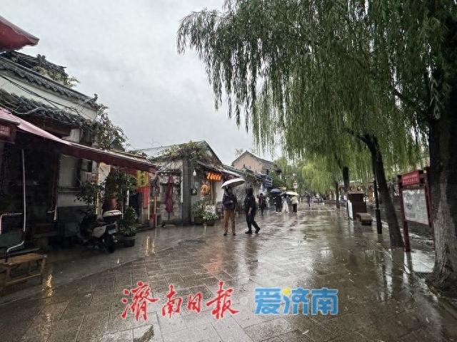秋雨中的济南老城，别有一番韵味