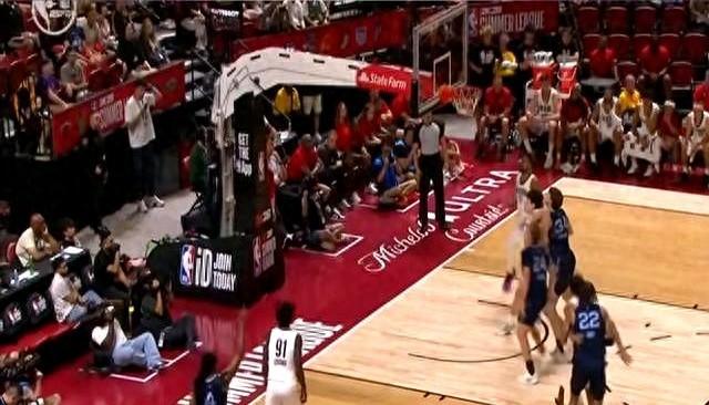 正在直播NBA夏季联赛 孟灰斯灰熊VS波特兰开拓者