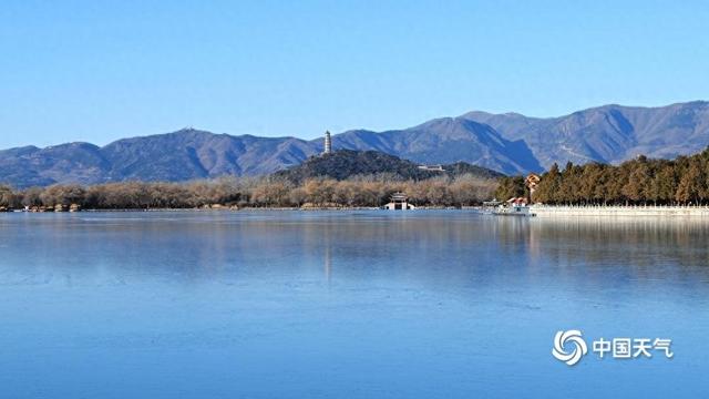 冰封时刻 北京颐和园昆明湖开启“镜面”模式