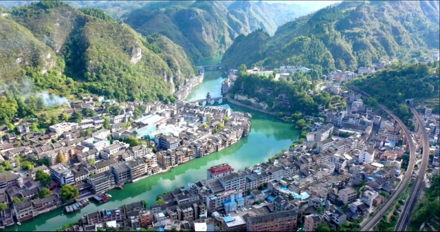 镇远以5A为翼，织就全域联动网，绘就文旅融合新图景