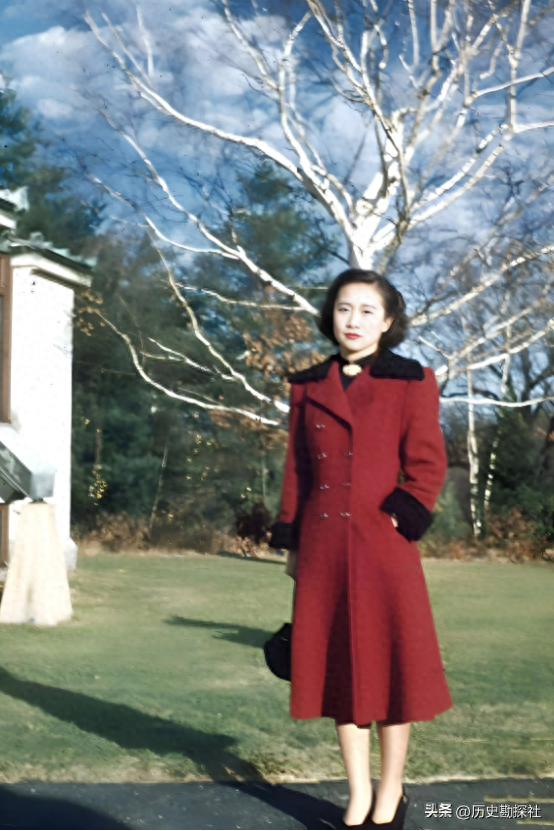 杨振宁发妻杜致礼有多美？1949年在美国的留影，22岁的她气质不凡