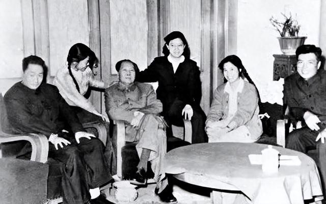 1971年，刘思齐入狱后向毛主席求救，毛泽东最高指示：娃娃们无罪