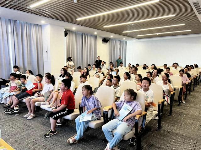 “笑笑豚互动课堂”岳阳开讲，亲子家庭共护长江精灵