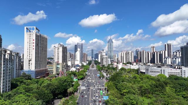 大量美国游客涌入重庆，打着旅游旗号不逛景点不尝火锅，为啥来？