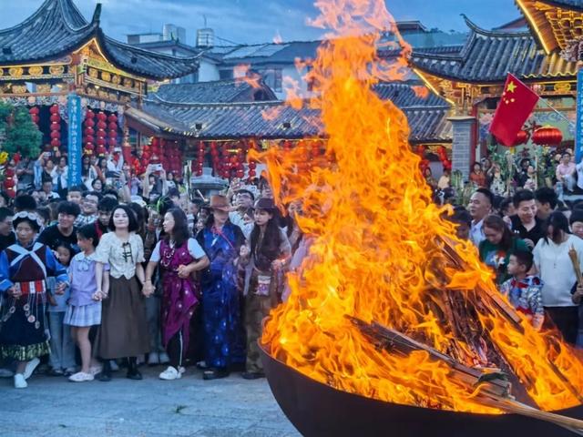 【特别关注】你知道吗？昨晚丽江这个村火把节玩出了新高度
