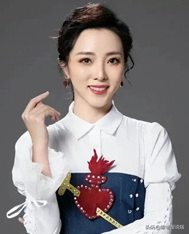 离开央视 2 年后，再看李思思如今的处境，任鲁豫的话终于有人信了