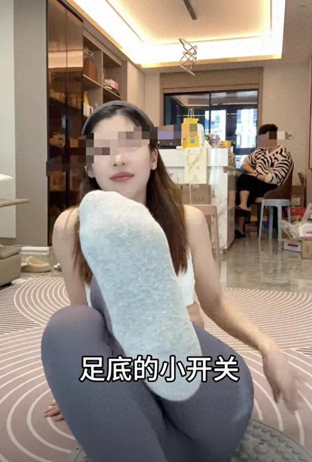 芭比超人做饭破解版（LV女销售疑似勾引男客户事件柜姐原配妻子都在直播带货网友三观碎一地）