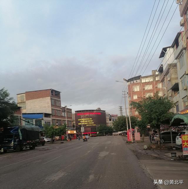 广西横州市以小吃大的乡镇，吞并一县合并一区而发展成为小都市