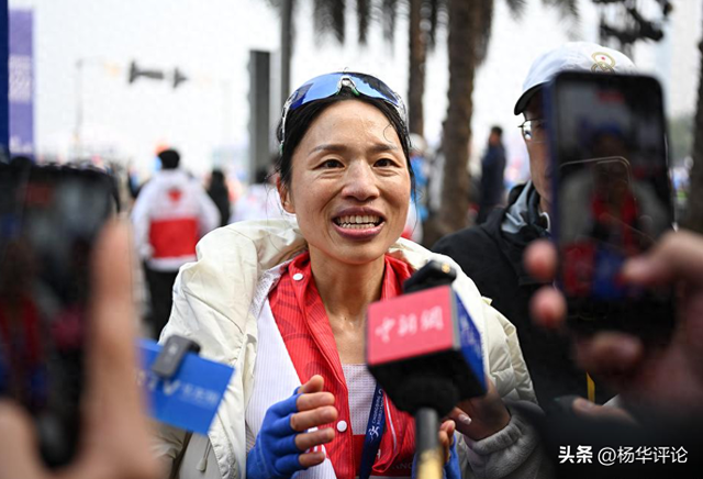 网友调侃最快护士该请马俊仁执教，张水华呆萌反问：马俊仁是谁？