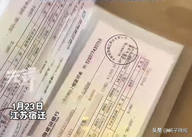 90后男子打扫卫生时发现约200张千元存单	，大概20万元：妻子每天到隔壁银行存1000，她不想让知道我就不问