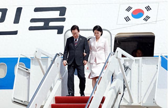 李在明没让中方失望，赶在飞机降落美国前，先对特朗普泼了一盆冷水