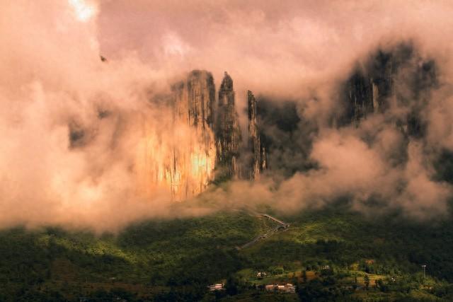 炸了！恩施旅游收入破900亿，游客扎堆来这过年，到底图啥？