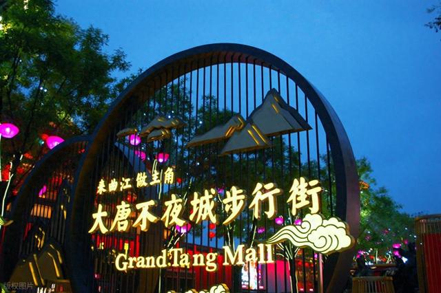 别只盯着不夜城！清明去西安，早上5点半的大雁塔才是真长安