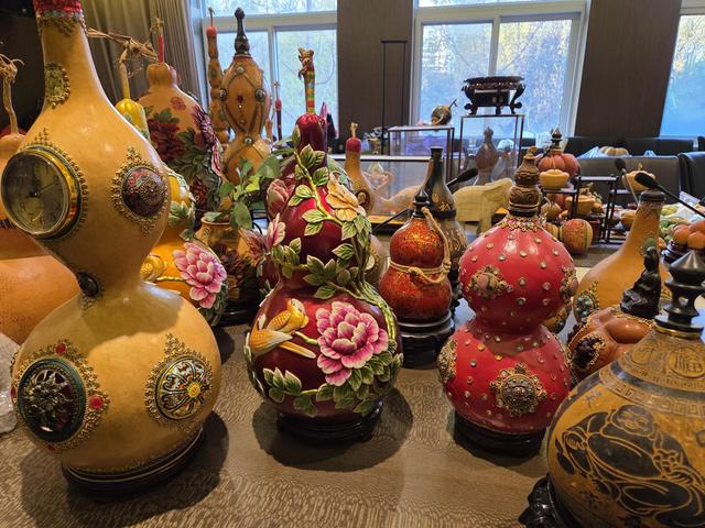 社区达人|朴素葫芦变身精美工艺品，“葫芦康”用镶嵌工艺为葫芦“点睛”