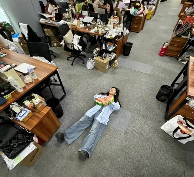 00后躺平饿不死？背后藏着国家砸万亿的 “隐形福利”！