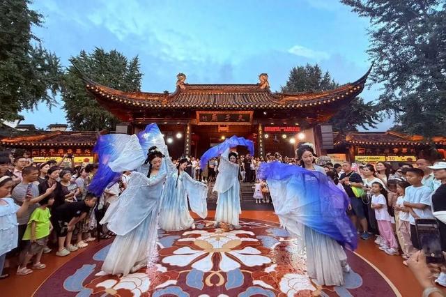大成殿、小舞台、超有“戏”