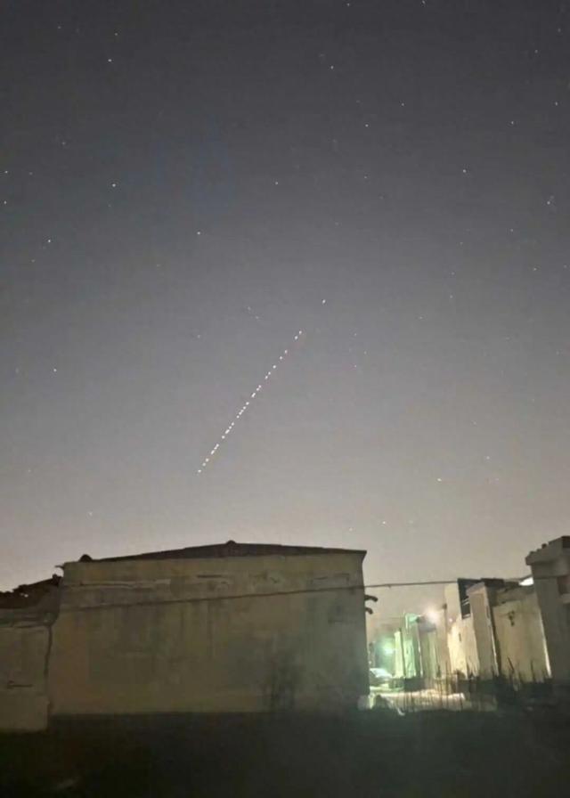 郑州、洛阳	、开封等河南多地夜空现“光点	”，天文专家回应