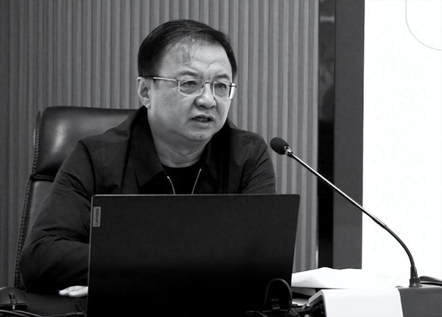 何晓勇不幸去世	，职务终止