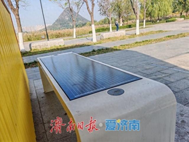 华山湖“阳光座椅”上线！太阳能充电赋能绿色游园