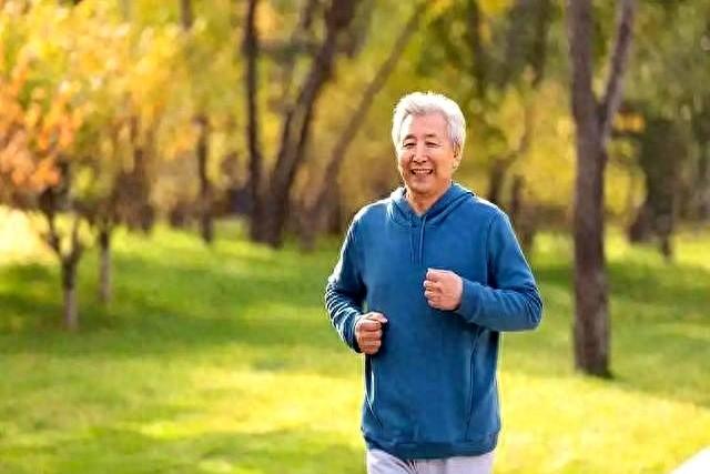每天坚持慢跑半小时，身体迟早会给你4个“惊喜”，赶紧动起来！