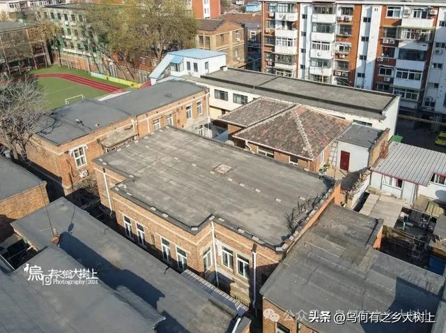 天津银凤里一带，已有百年历史，解放后被冠以正义、民主等名