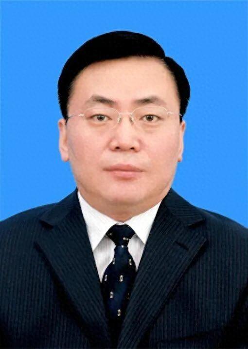 包钢任内蒙古自治区政府党组书记