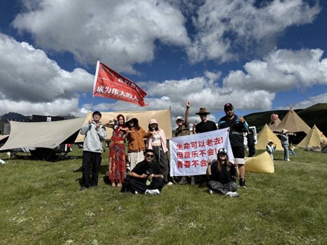 夏季之旅好去处  四川甘孜邀你融入草原