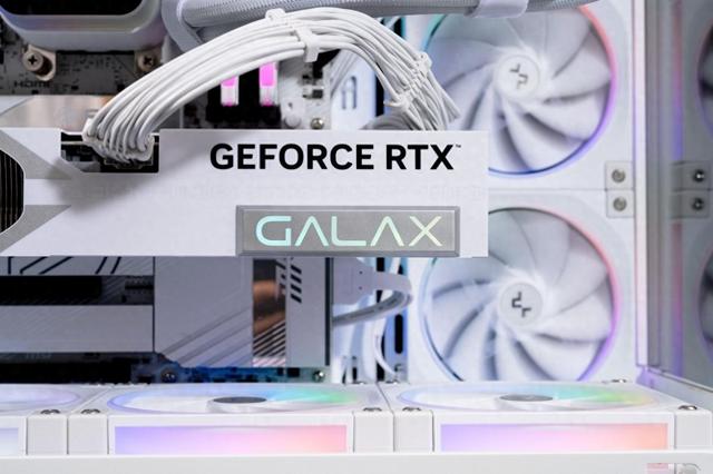 双十一“王炸”来袭！影驰RTX 5070 Ti“圣刃”&“魔刃”千元直降，次世代性能“甜点”一步到位