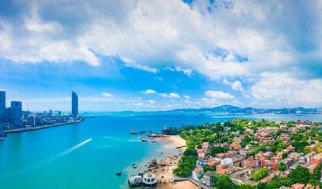 都说厦门比杭州还好，两地都去过，实话实说厦门很多地方不如杭州