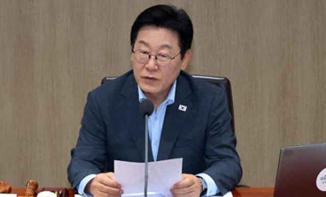 深夜乘专列离开，朝鲜领导人最后一个离京，临走前送上1个感谢和1个祝愿，中朝关系升温！