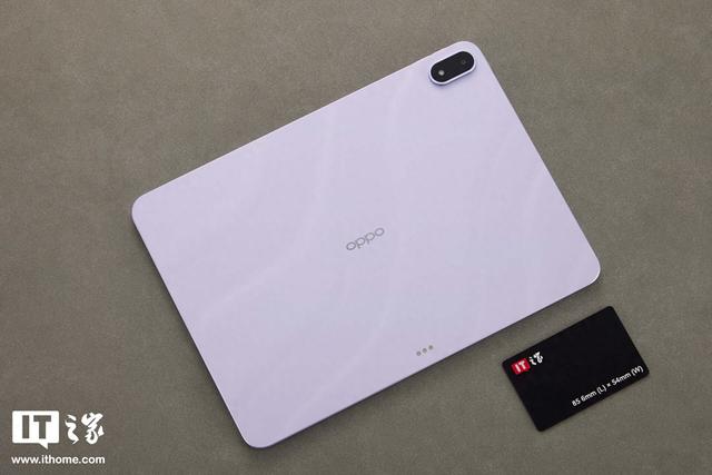 OPPO Pad 5 柔光版图赏：全新幸运紫配色，流光幻影工艺