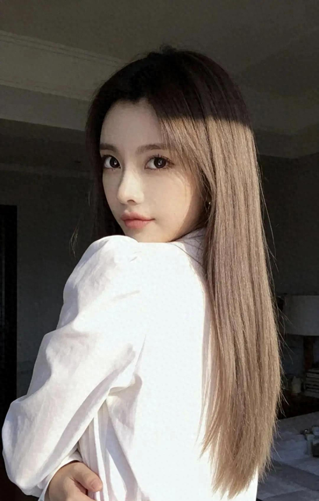 浙江嘉兴一名媛，175cm皮肤白到发光，身材也很顶级，太美了