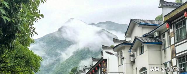 离开神农架，一路穿越山谷，云雾缭绕